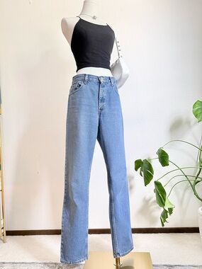 Vintage Levi’s 550 Relaxed Fit Tapered Leg Jeans Made in USA 2002 Minimalist 90s